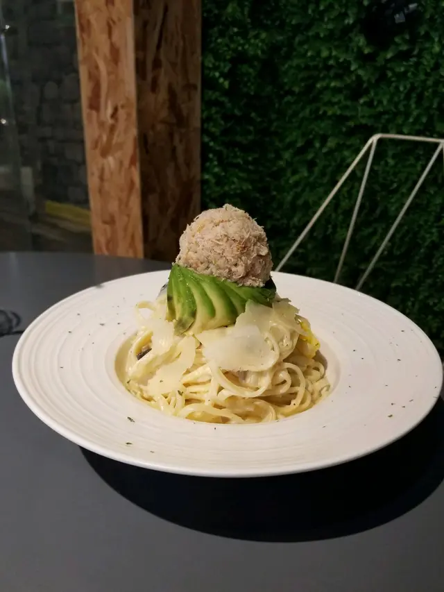 牛油果忌廉蟹肉扁意粉