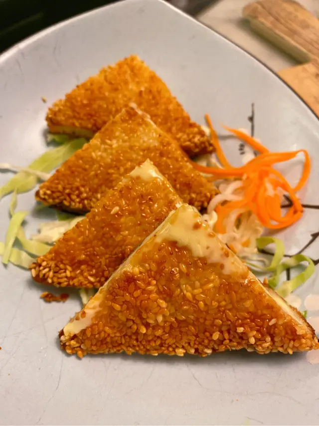 內脆內軟  芝麻好香  芝士都好味😋