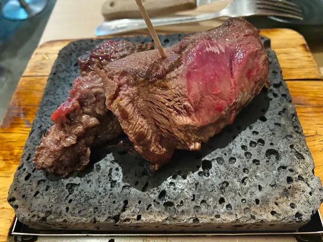 三拍子牛扒比西扒牛扒 更好食！招牌就系招牌  牛味濃啲  口感好啲