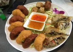 泰式鸡卷、春卷、虾饼、鱼饼！ 😋😋😋