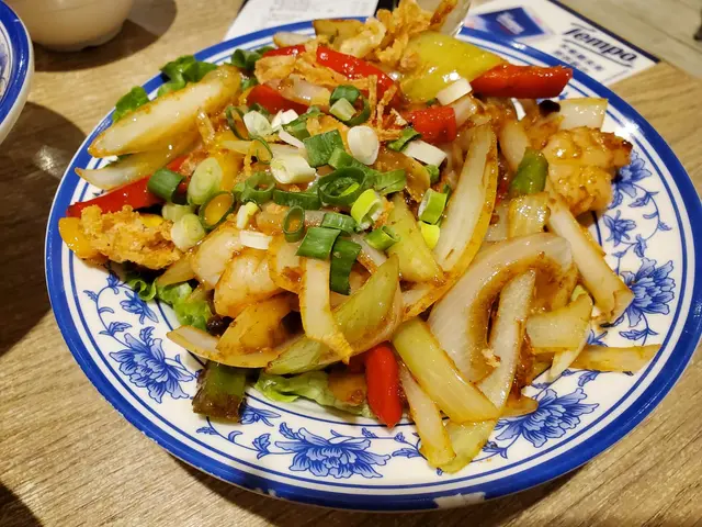 參巴炒蝦球配碟豆花椰漿飯 