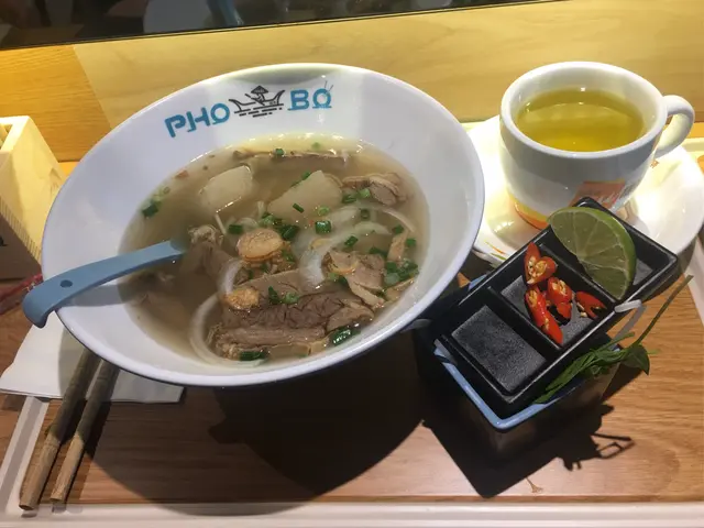 招牌牛骨湯牛腩片金邊粉