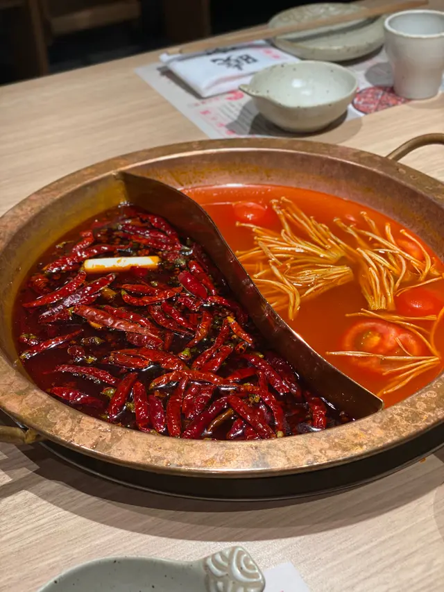 鴛鴦麻辣鍋(位)