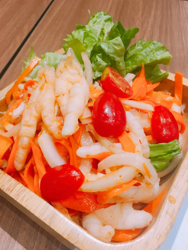 無骨酸辣鳳爪沙律