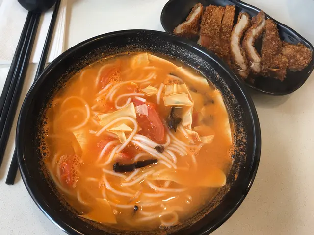 吉列豬扒蕃茄湯米線