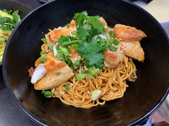 蔥油撈雞扒麵