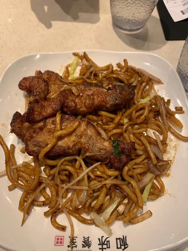 得2大舊豬扒骨既炒烏冬