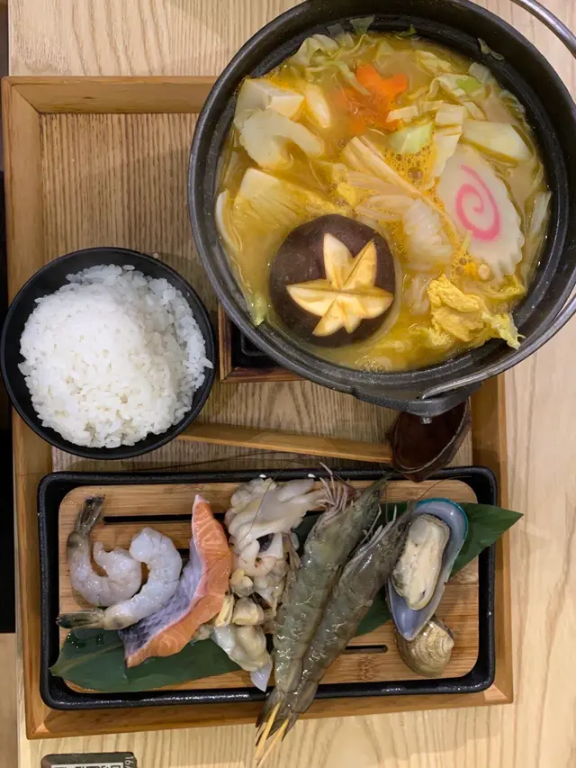 季節海鮮鍋配龍蝦湯