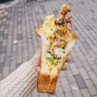 好癲,去到底仲係夾滿滑蛋~