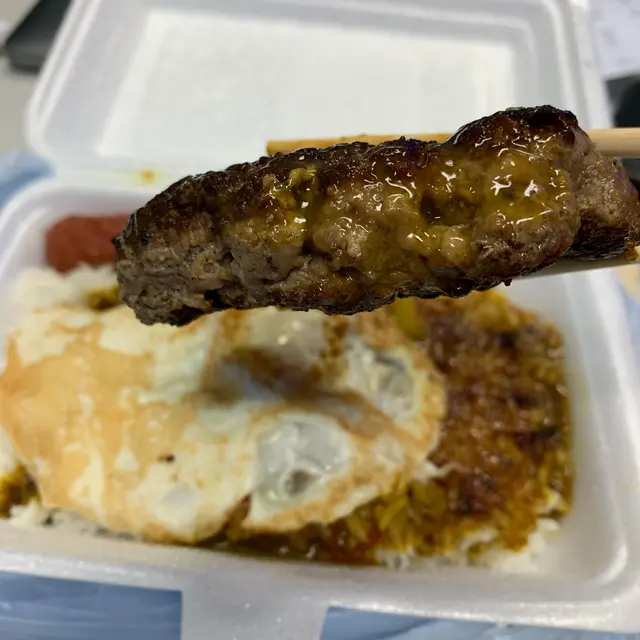 自家製牛肉漢堡腸蛋飯