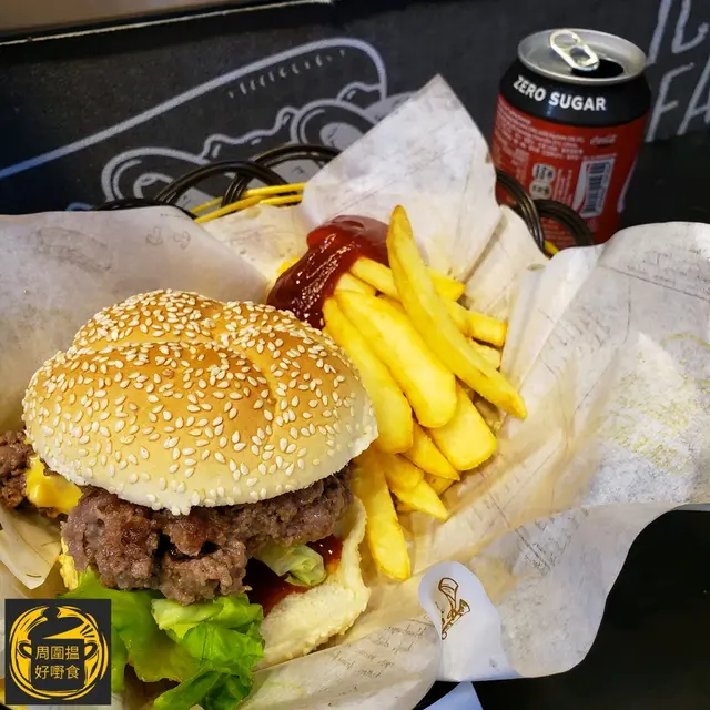經典芝士牛肉漢堡加薯條餐