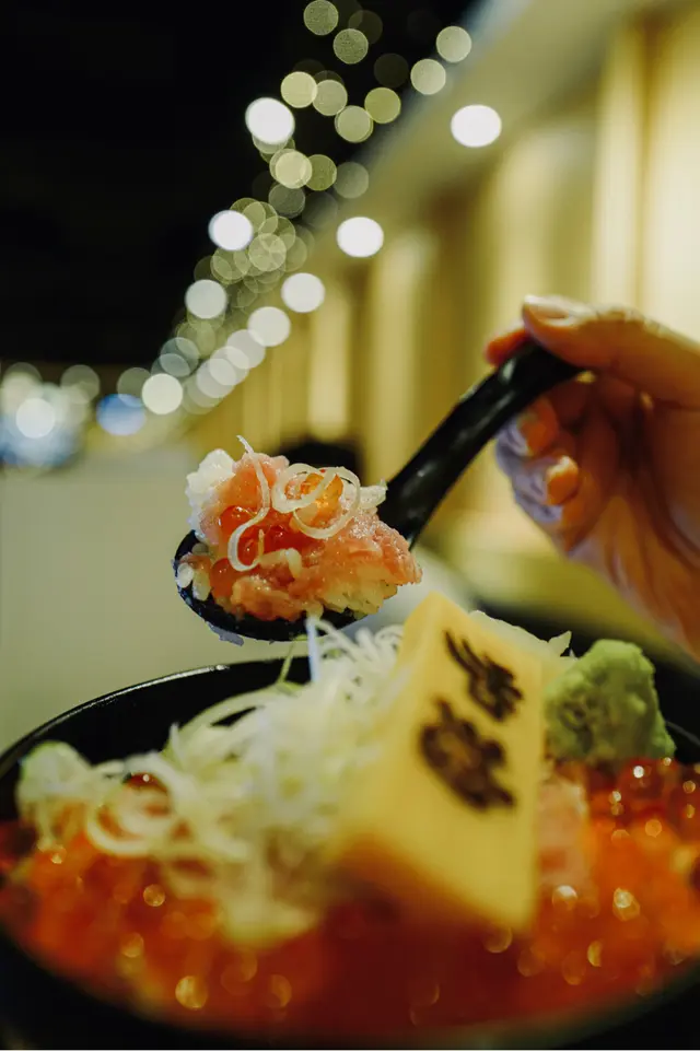 蔥吞拿魚碎三文魚籽丼