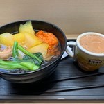 酸齋、紫菜、蘿蔔、魚皮餃麵