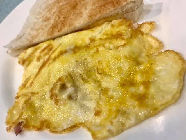 火腿奄列配牛油多士