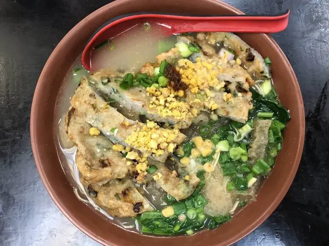 選了 牛肚 雞腳 煎魚餅 三樣配料。