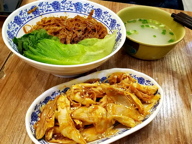 麻辣手撕雞撈粗