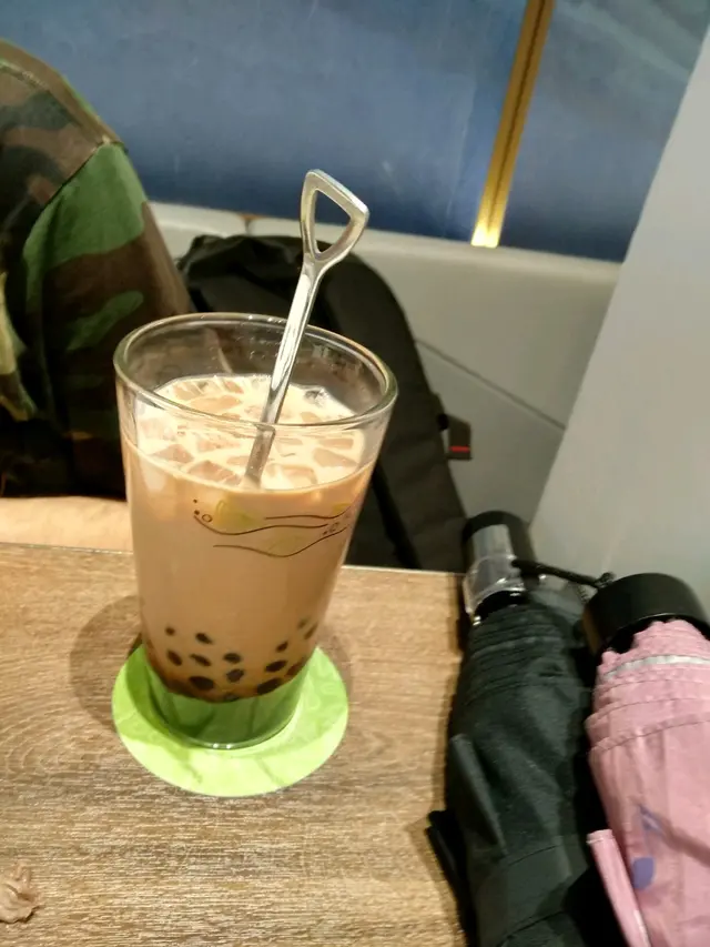 黑糖珍珠奶茶,正价$46,要問佢先改跟餐,平$7蚊,多個甜品