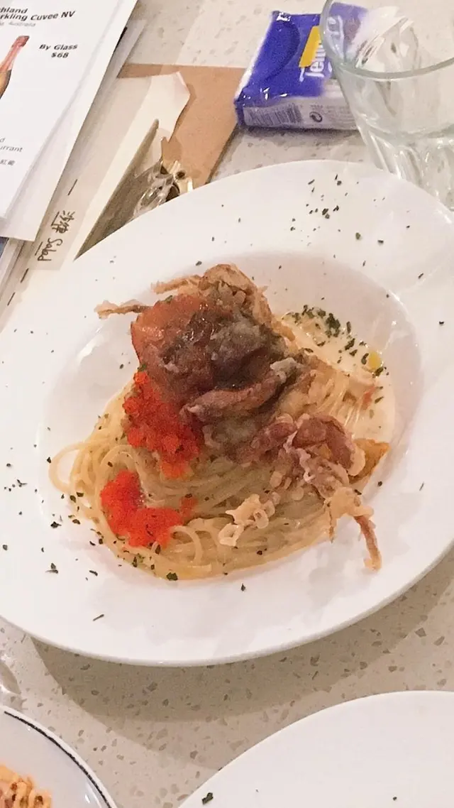 酥炸軟殼蟹黃金蟹肉意粉