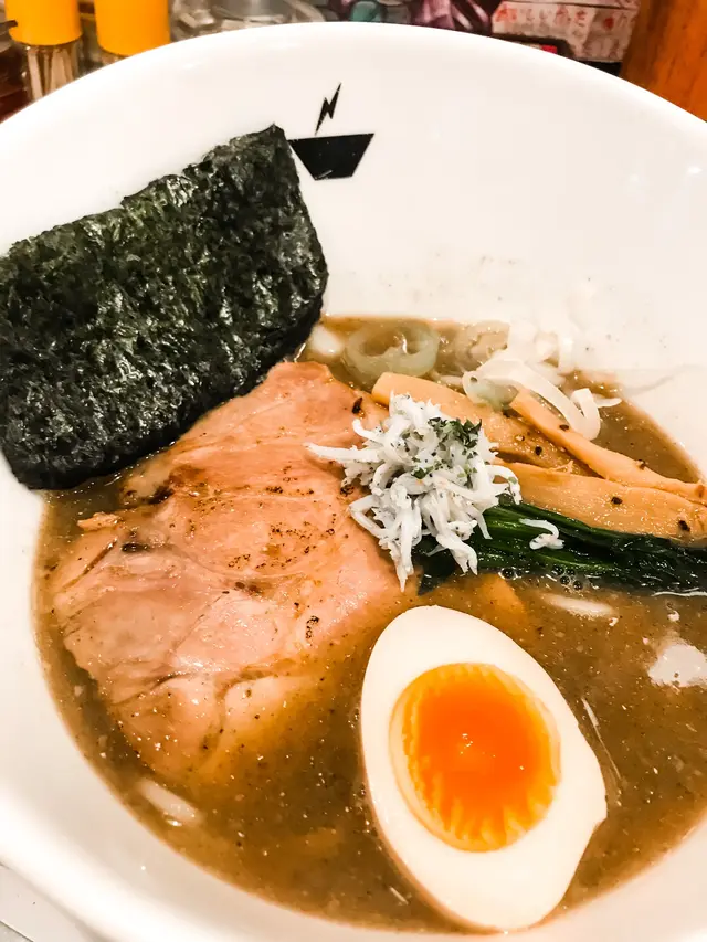 沙甸魚味豚骨拉麵