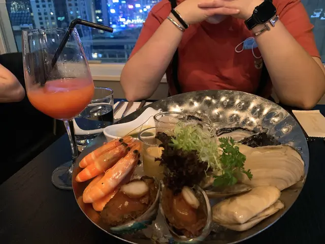 有生蠔、鮑魚、日本鮮帶子、鮮蝦和鮮蜆,
配上店家自家製嘅醬汁,味道更上一層樓!