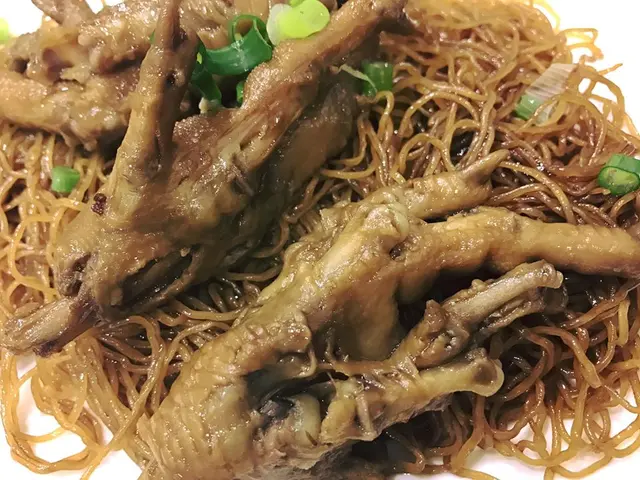 豉油皇雞腳撈麵