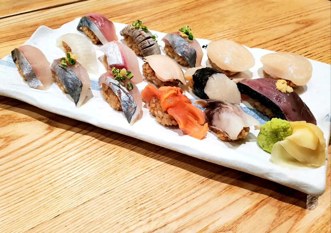 帆立貝 鳥貝 平貝 赤貝 間八 竹莢魚 鰹魚 深海池魚 鯖魚三味壽司 香港尖沙咀的十和田總本店 Openrice 香港開飯喇