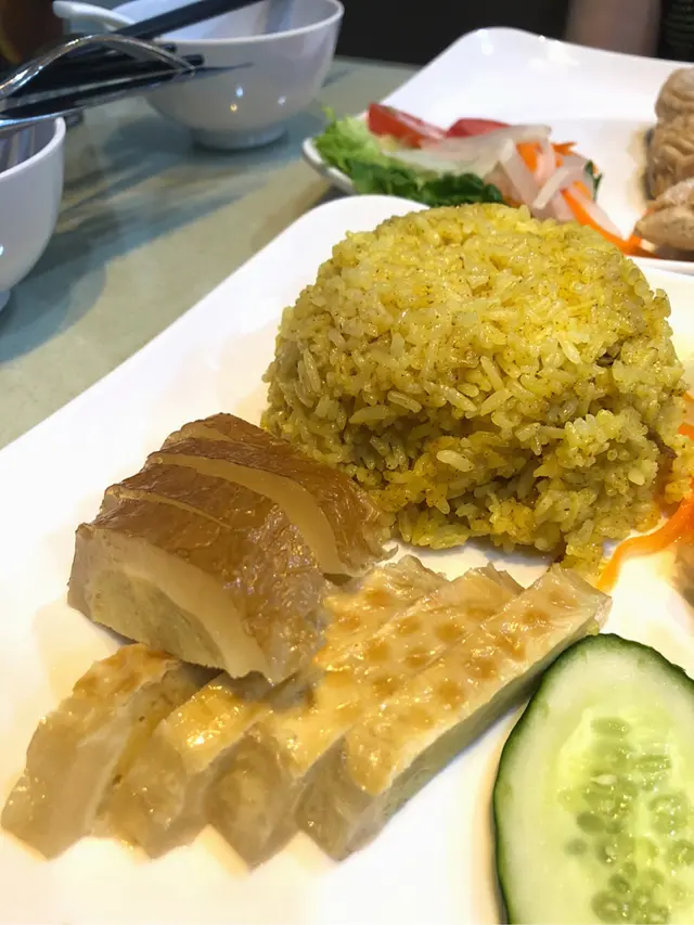 薑黃飯真材實料薑味重非常夠薑 配菜嘅醃蘿蔔酸味十足