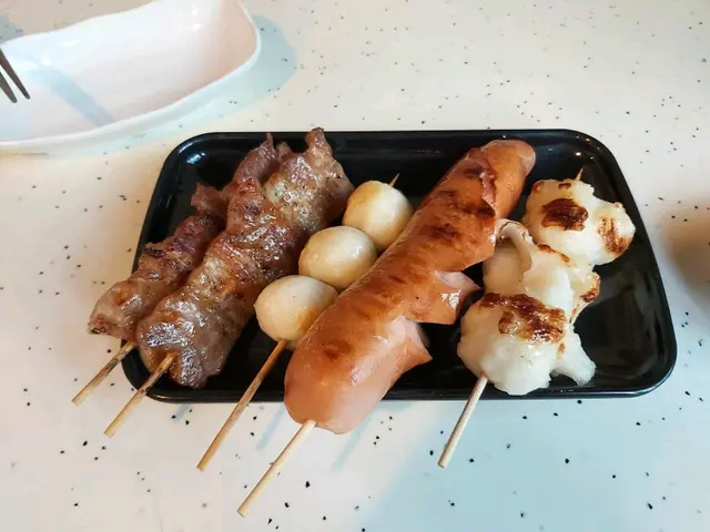 左起五花腩肉、墨魚丸、司華力腸、花枝丸