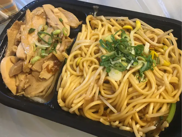 鹹水雞時蔬蔥油拌麵