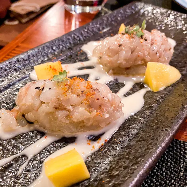 海蝦他他配新鮮芒果及杏仁醬