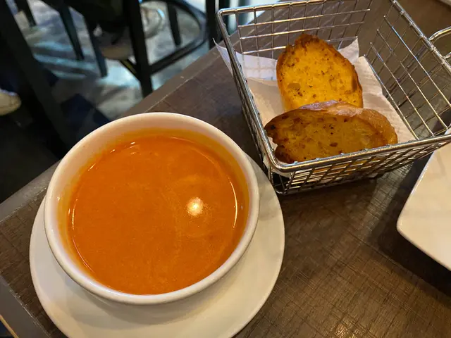 蕃茄忌廉湯&蒜蓉包