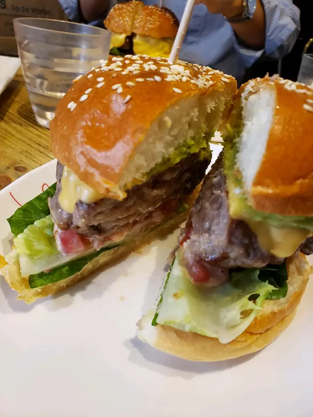 guacamole cheese burger
