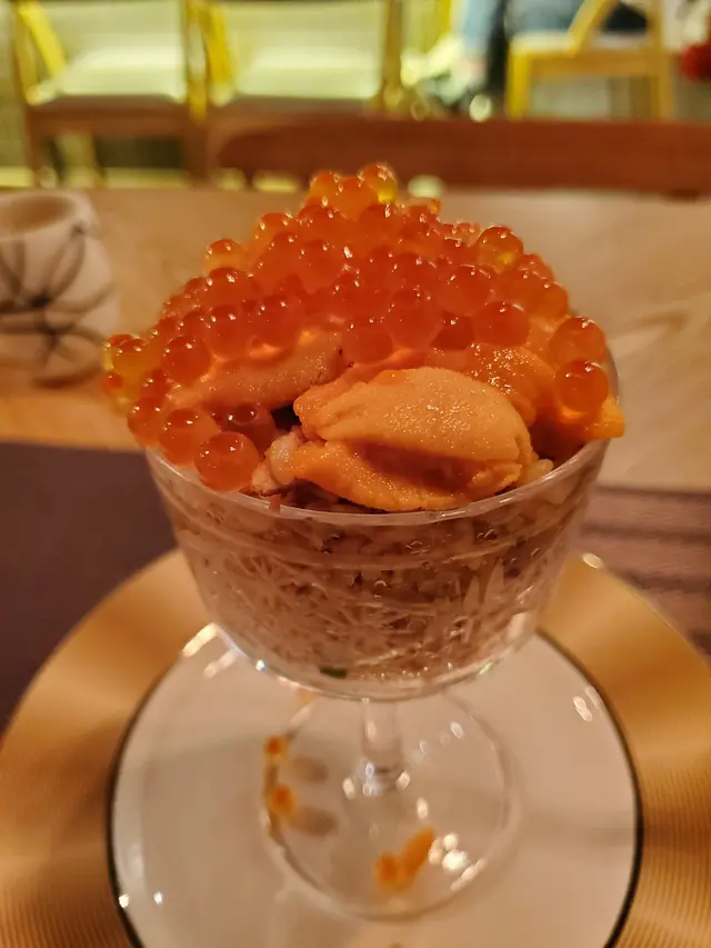三文魚籽海膽杯炒飯