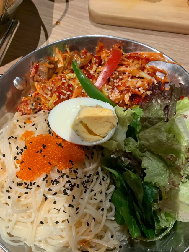 鱈魚乾好硬，味道偏酸，麵條一般，沙律生菜和半隻蛋正常。食咗五分之一就已經停口。