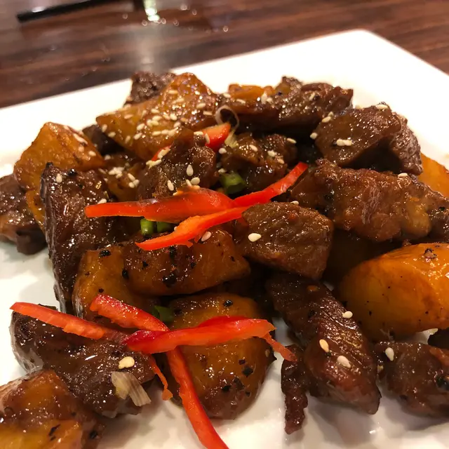 黑椒薯仔牛柳粒