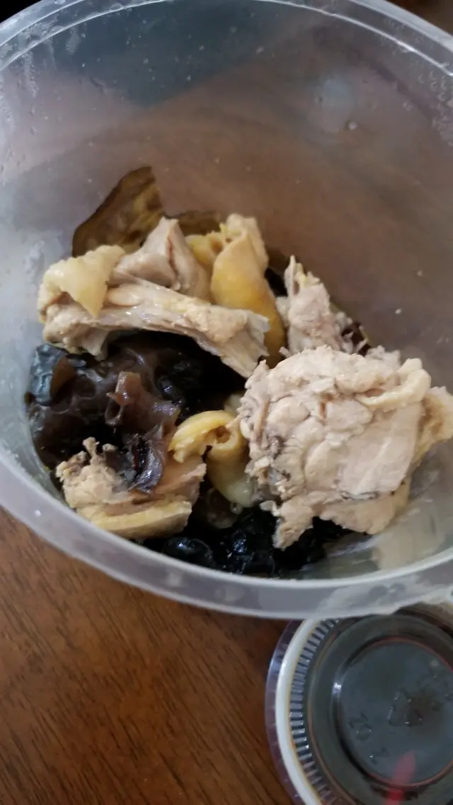 店主會幫忙麵及熱湯分開裝!
