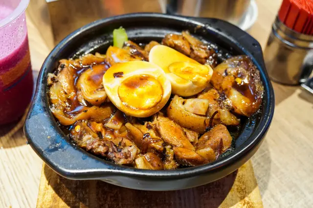 招牌去骨豬手煲