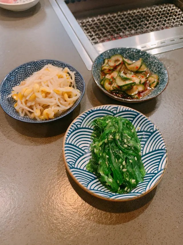 前菜只有三碟，而且是兩個人分，感覺有點小家