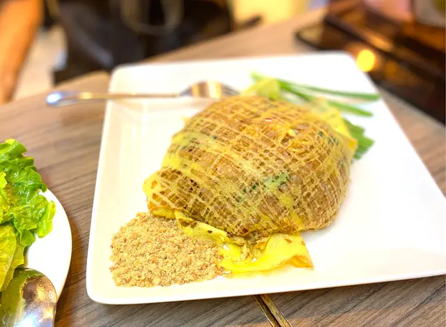 蛋包海鮮金邊粉