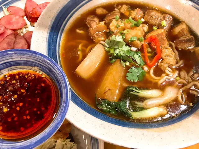 麻辣醬油會另上,好細心
留意番紅燒肉係豬肉