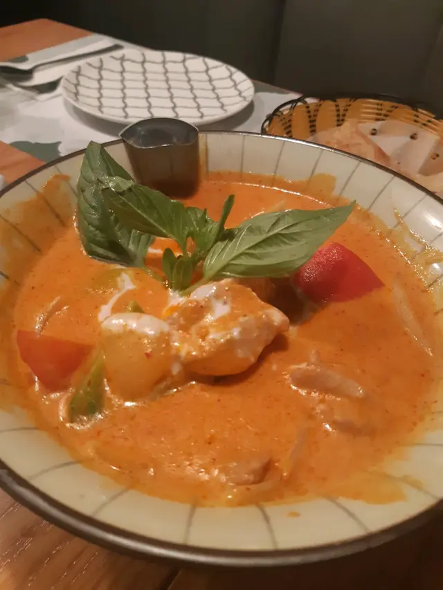 咖哩雞肉配薄餅