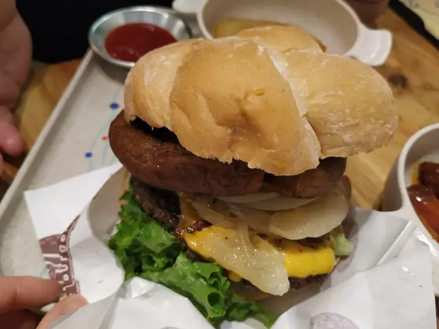 大啡菇芝士牛肉漢堡