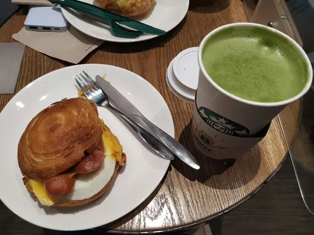 醇香鮮奶抹茶&腸芝蛋酥皮三文治