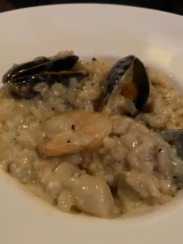 飯入面嘅海鮮材料非常有份量同足料,包括有青口、蜆、帶子、蝦、魷魚,仲要每樣餸都有幾粒!