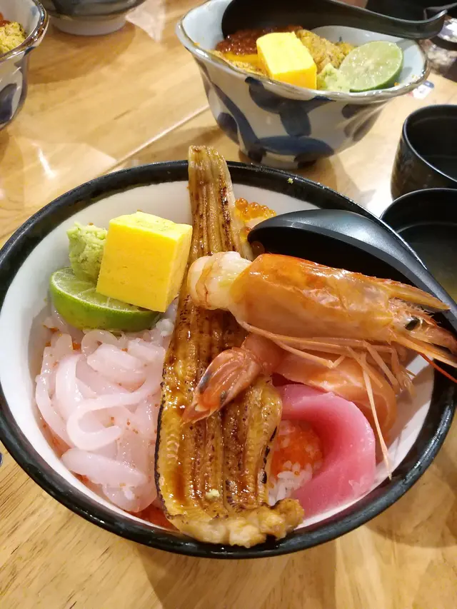 漁吉特選丼