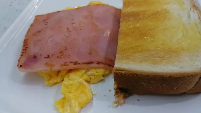 炒蛋、火腿、多士