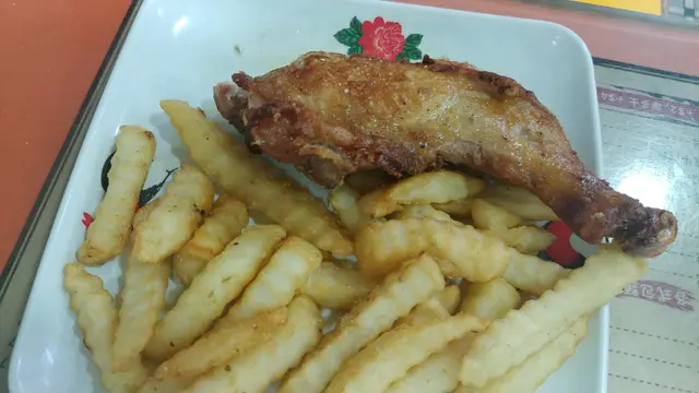 酥炸大雞脾配薯條