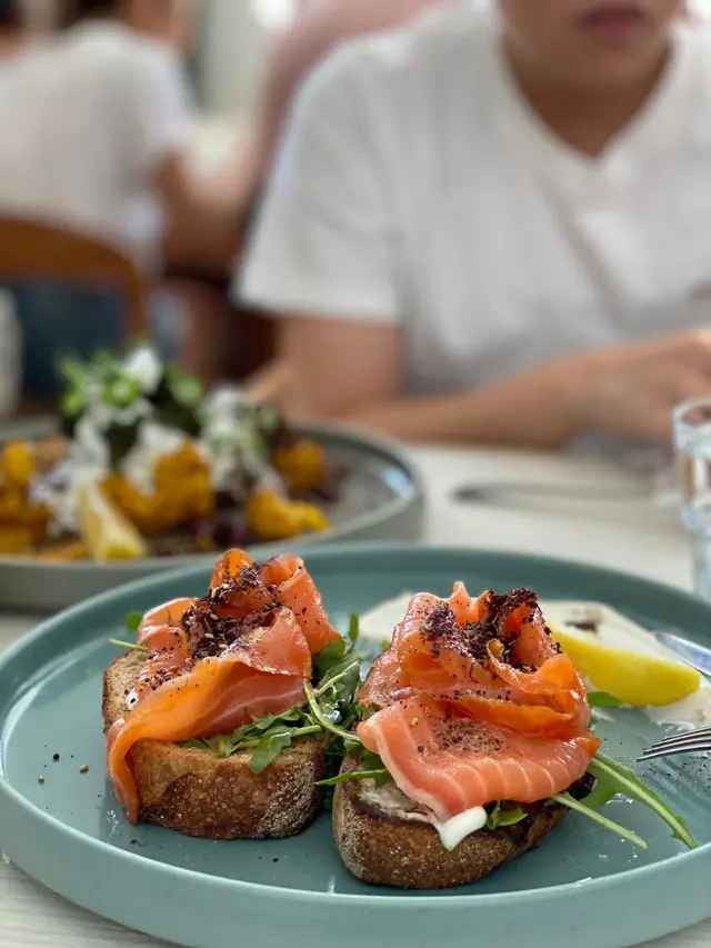 煙三文魚配天然酵母麵包