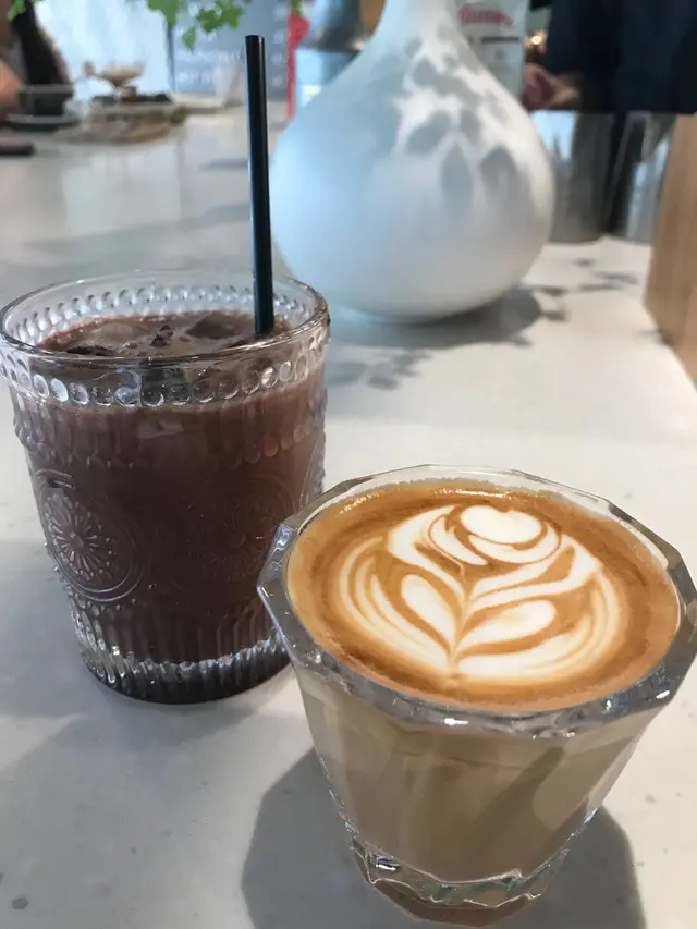 Piccolo(hot)  &  coco  (iced)