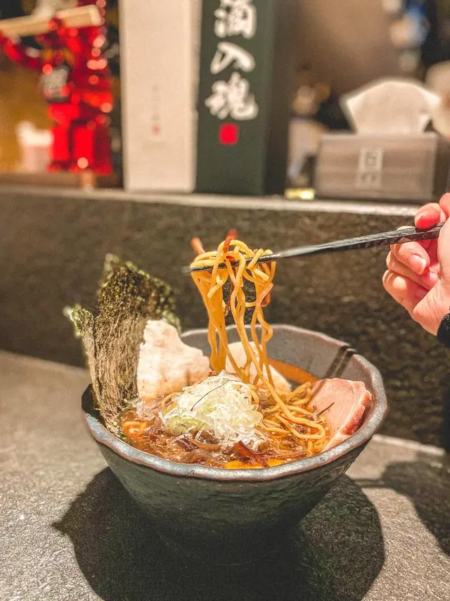 黑蒜醬油湯拉麵